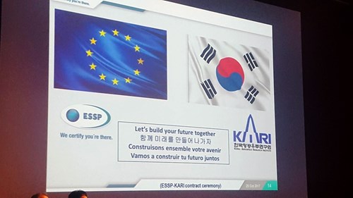 Thierry Racaud, CEO ESSP and Dr. Gi Wook Nam, Executive Director of SBAS exchanging contracts Thierry Racaud, CEO ESSP and Dr. Gi Wook Nam, Executive Director of SBAS exchanging contracts.